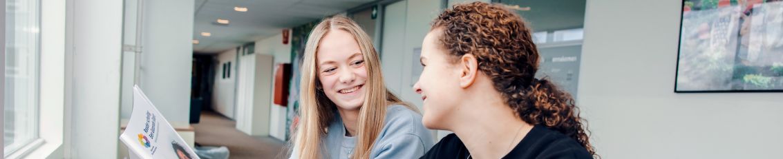 Twee mbo-studenten werken samen aan een gezonde leefstijl van kinderen