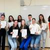 Studenten met hun certificaten van het afgeronde keuzedeel Gezonde Kinderopvang.